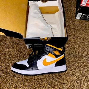 Kids Jordan 1s
